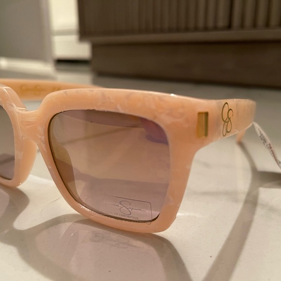 Jessica Simpson Sunglasses - Picture 2 of 9